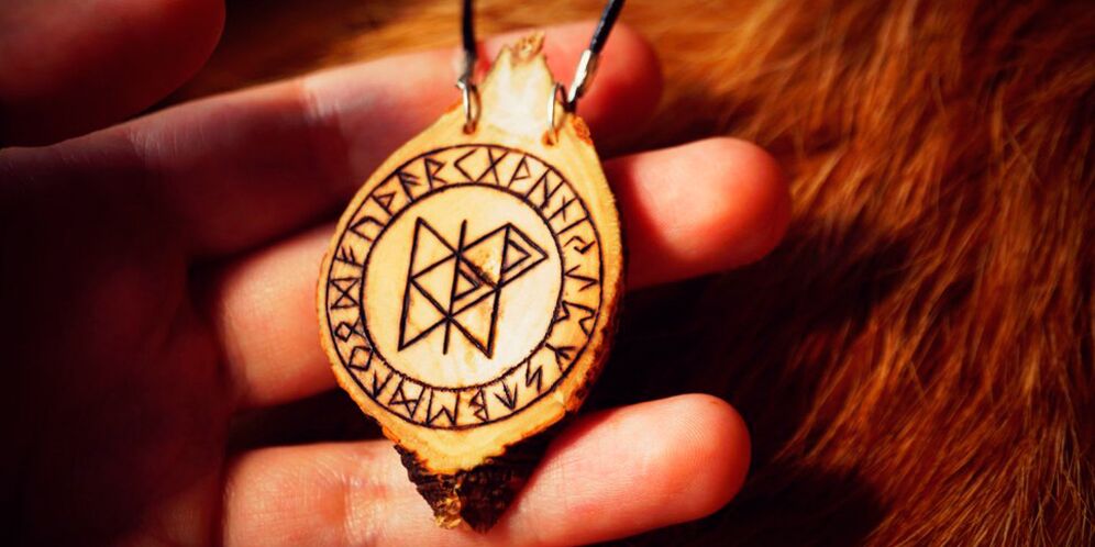 Powerful rune amulet, good luck